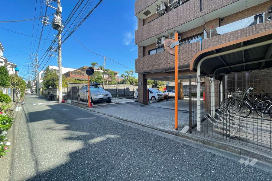 駐車場の出入り口