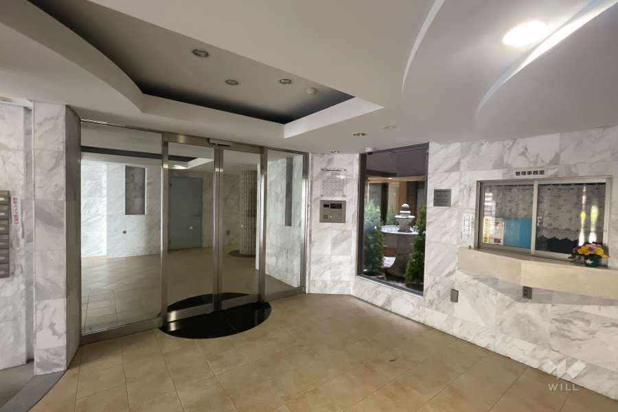 エントランスはオートロック付きです。