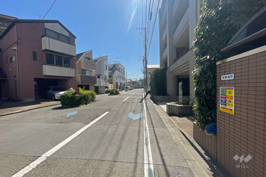 敷地北東側の前面道路