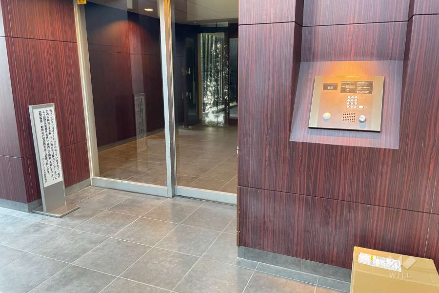 エントランスはオートロック付きです。