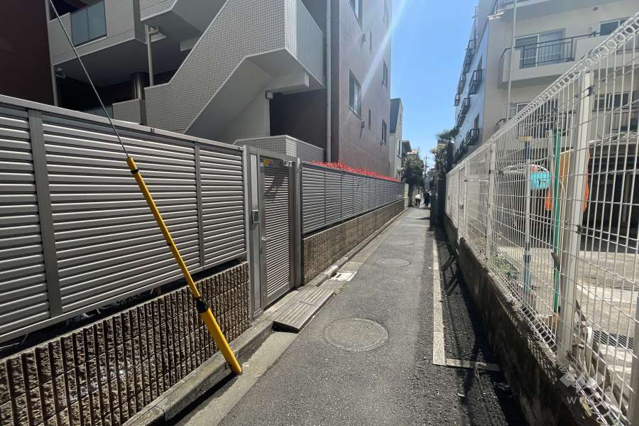 敷地南西側の前面通路