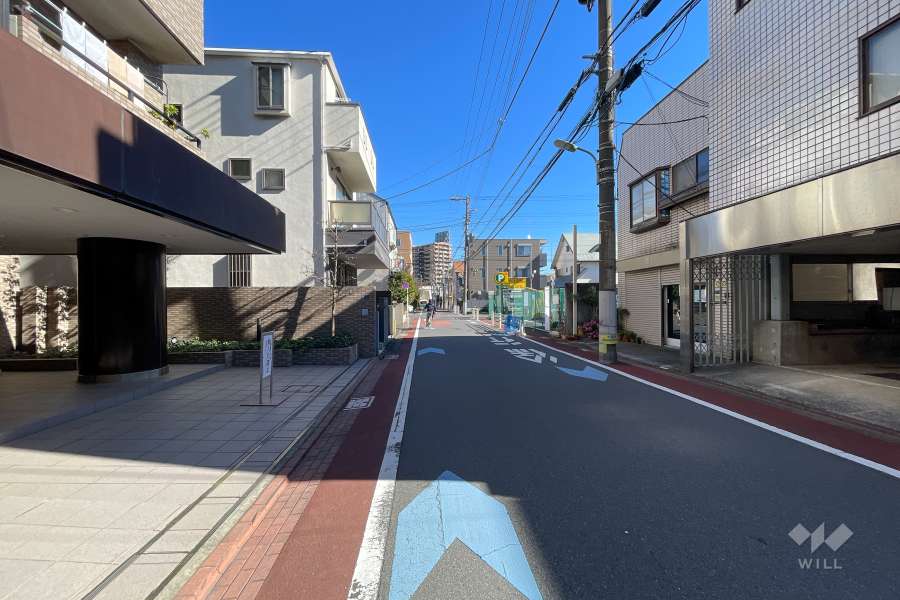 敷地南東側の前面道路