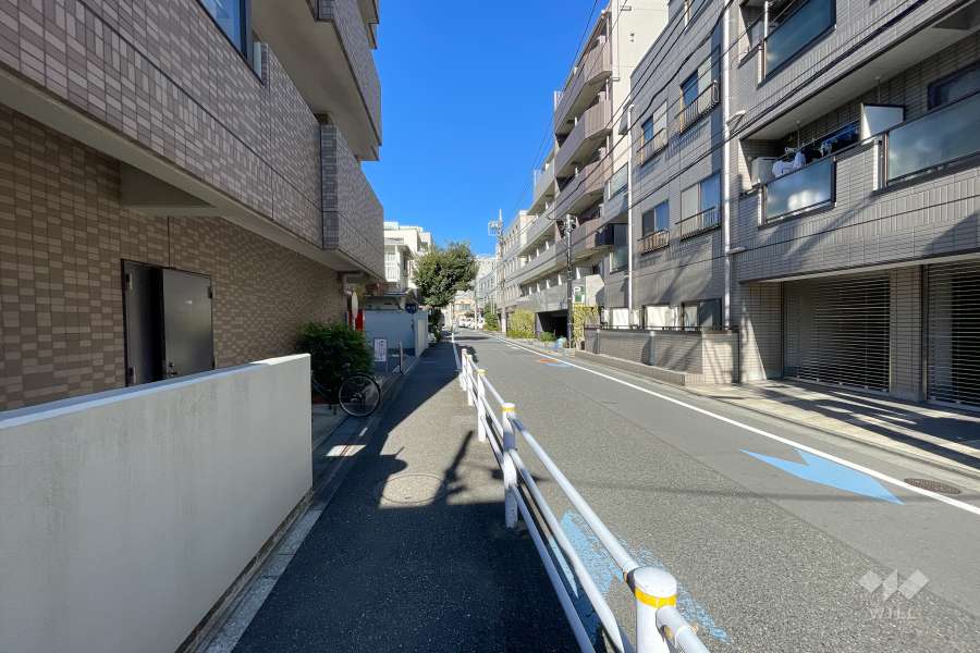 敷地北東側の前面道路