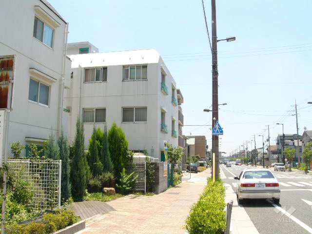 県道82号大沢西宮線に面しています。