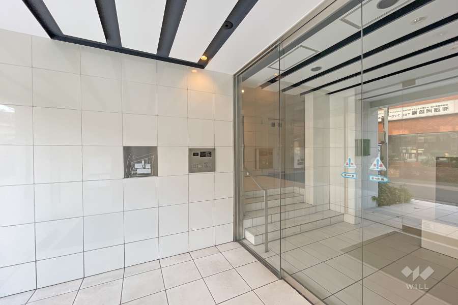 エントランスはオートロック付きです。