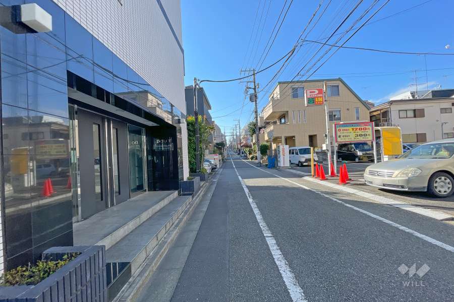 敷地北側の前面道路（東側から）