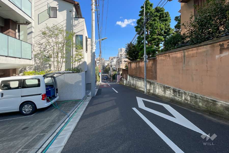 敷地南側の前面道路