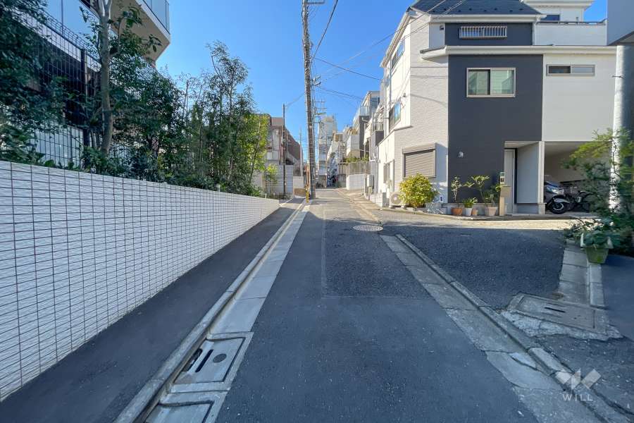 敷地北側の前面道路