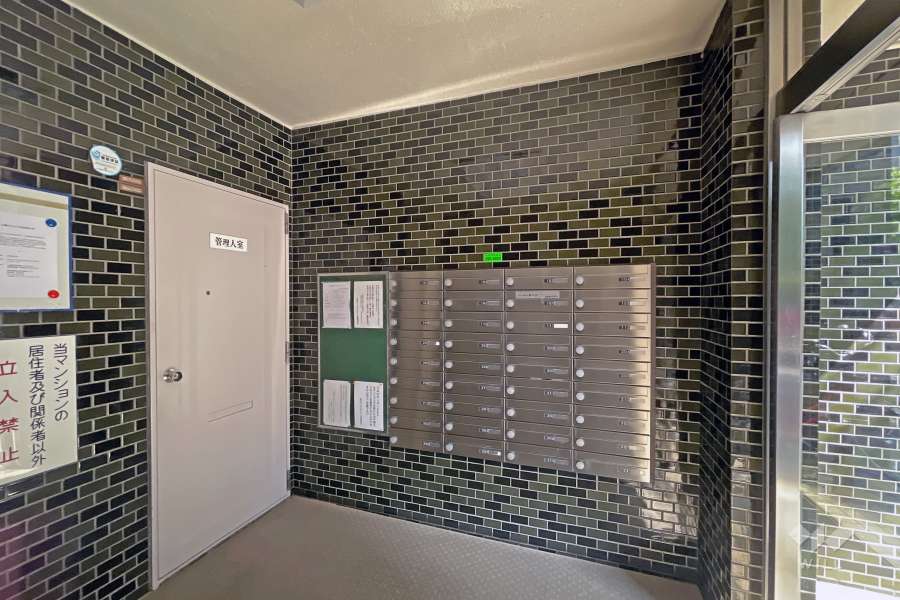 エントランス内の共用ポスト