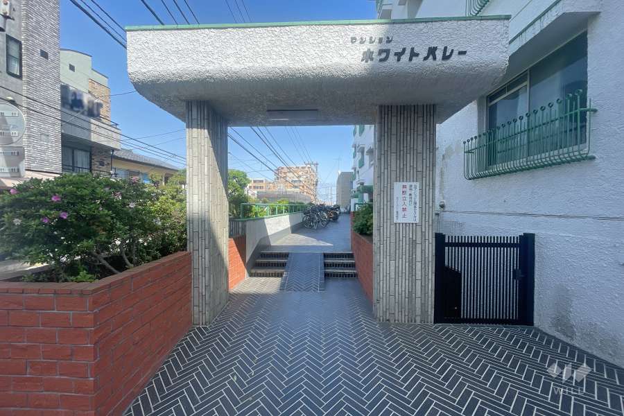 敷地入り口