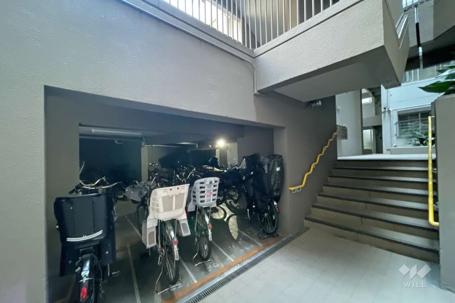屋内に設けられた駐輪場