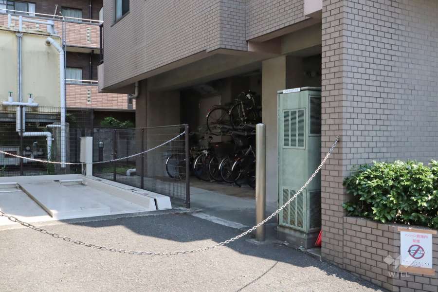 屋内に設けられた駐輪場