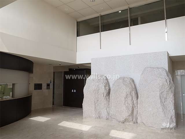 吹き抜けになったエントランスホール