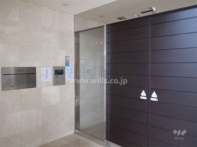 エントランスはオートロック付きです。