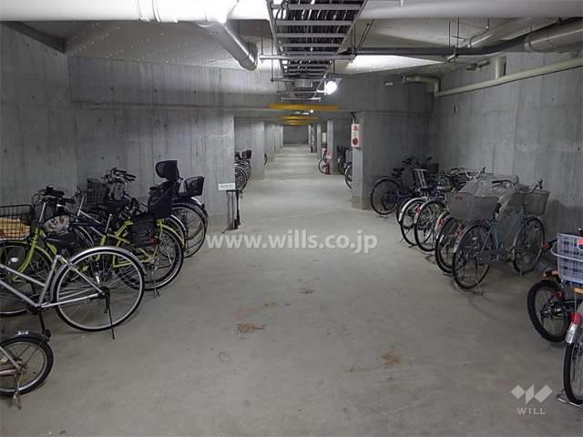 屋内にある駐輪場