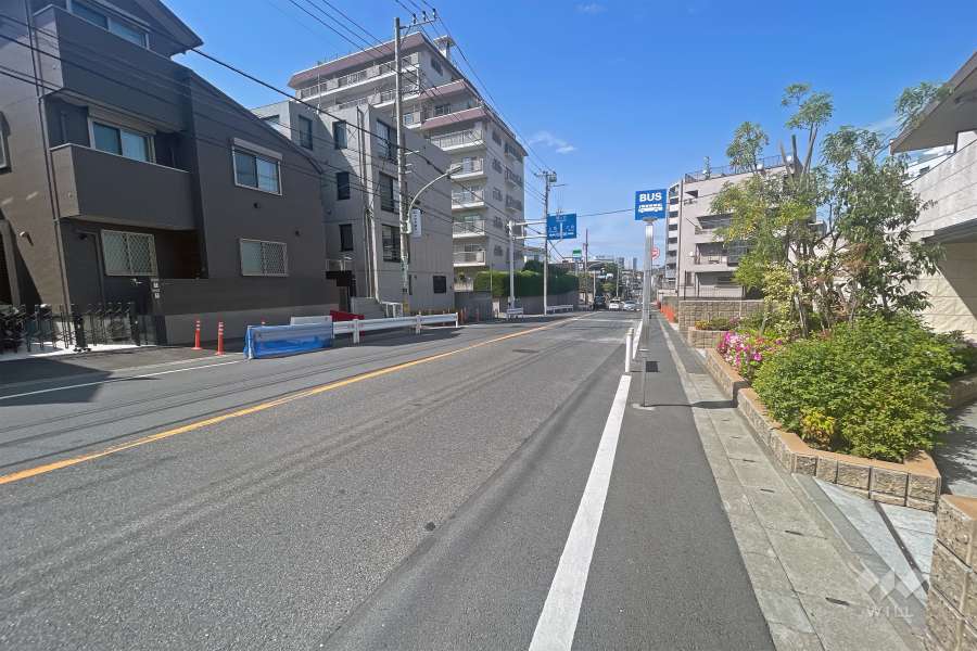 敷地西側前面道路（南側から）