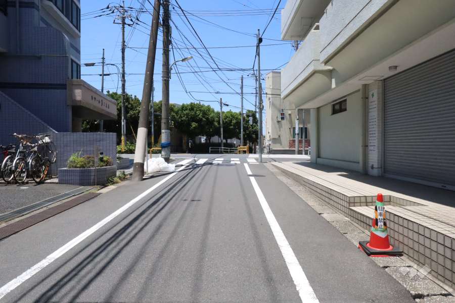 敷地南側の前面道路
