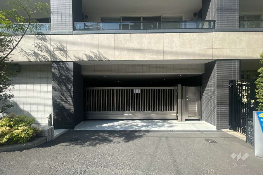 駐車場の出入り口（ゲート付き）
