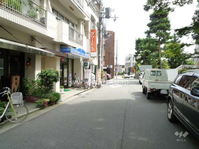 マンション西側の通り
