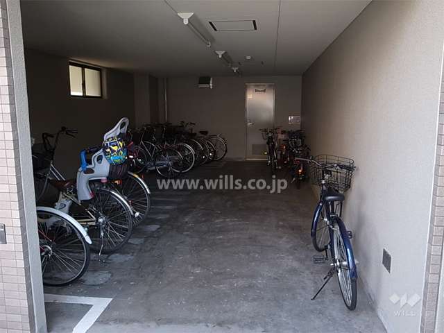 建物1階にある駐輪場
