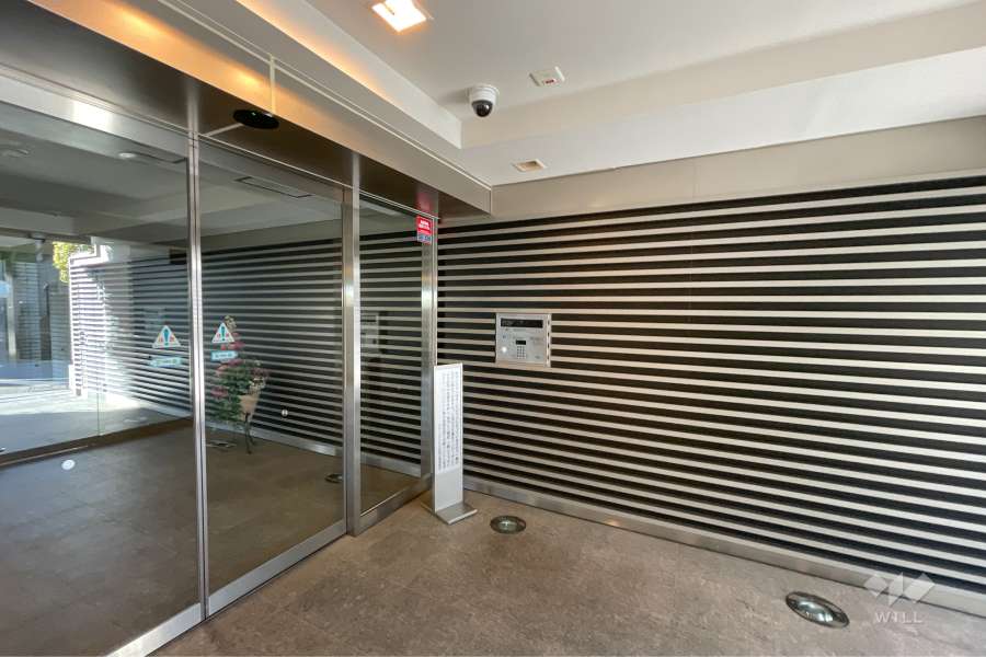 エントランスはオートロック付きです。