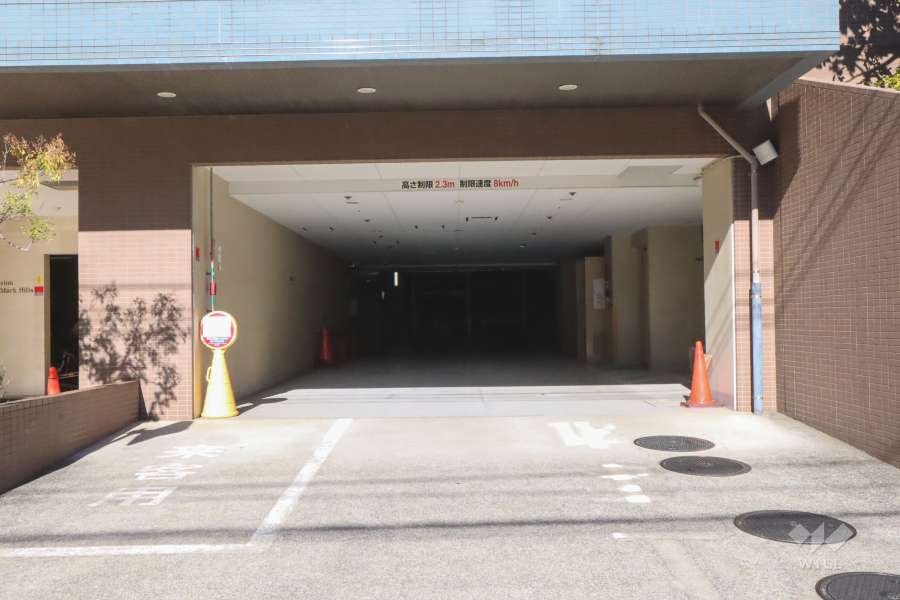 敷地内駐車場（屋内機械式）