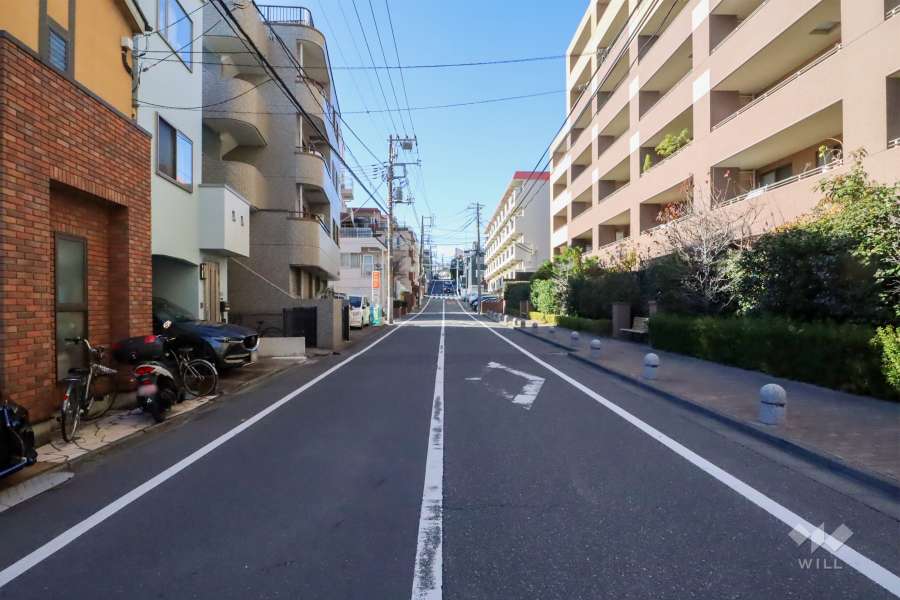 敷地南側の前面道路