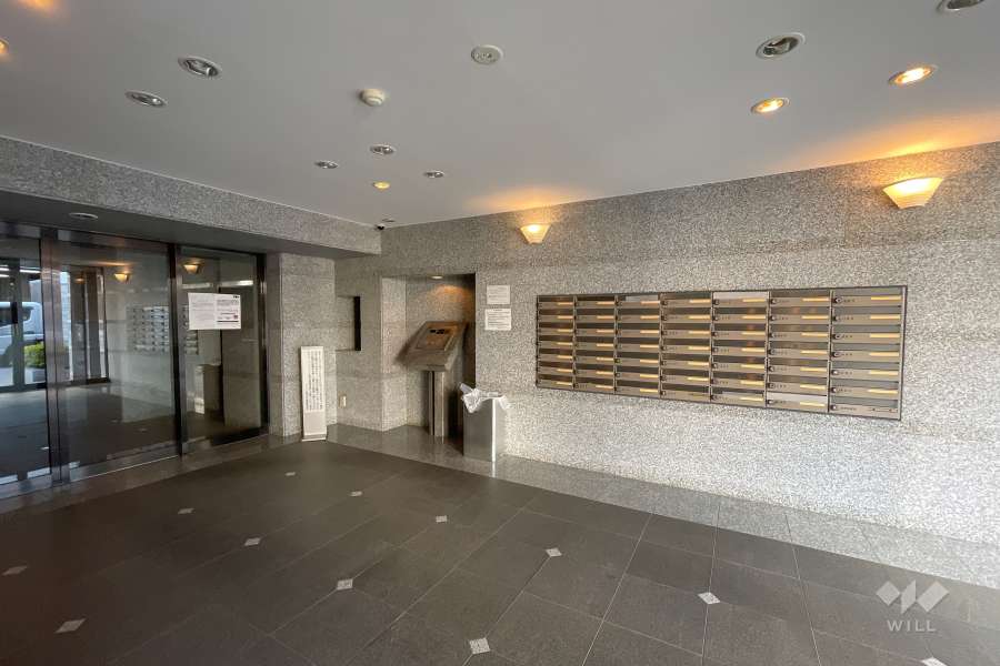 エントランスはオートロック付きです。