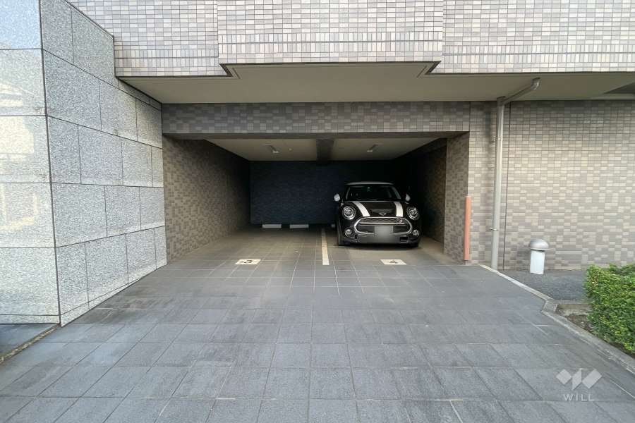 敷地内駐車場（屋内平面式）
