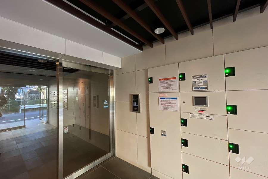 エントランスはオートロック付きです。