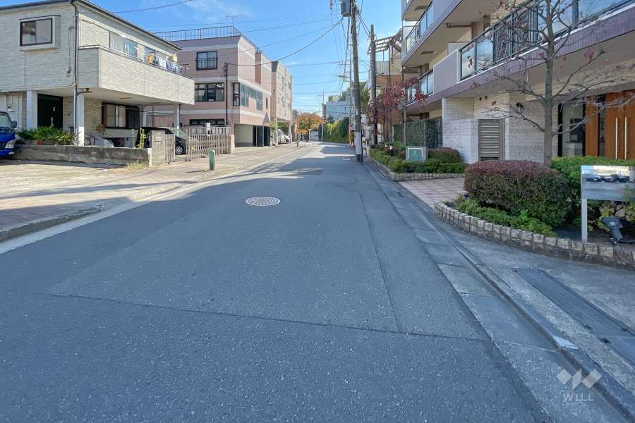 敷地東側の前面道路