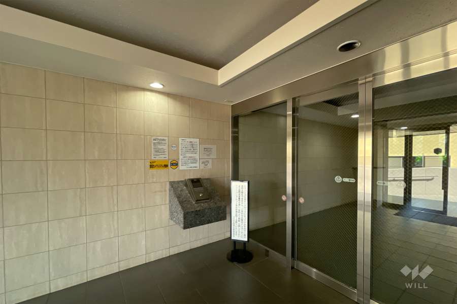 エントランスはオートロック付きです。