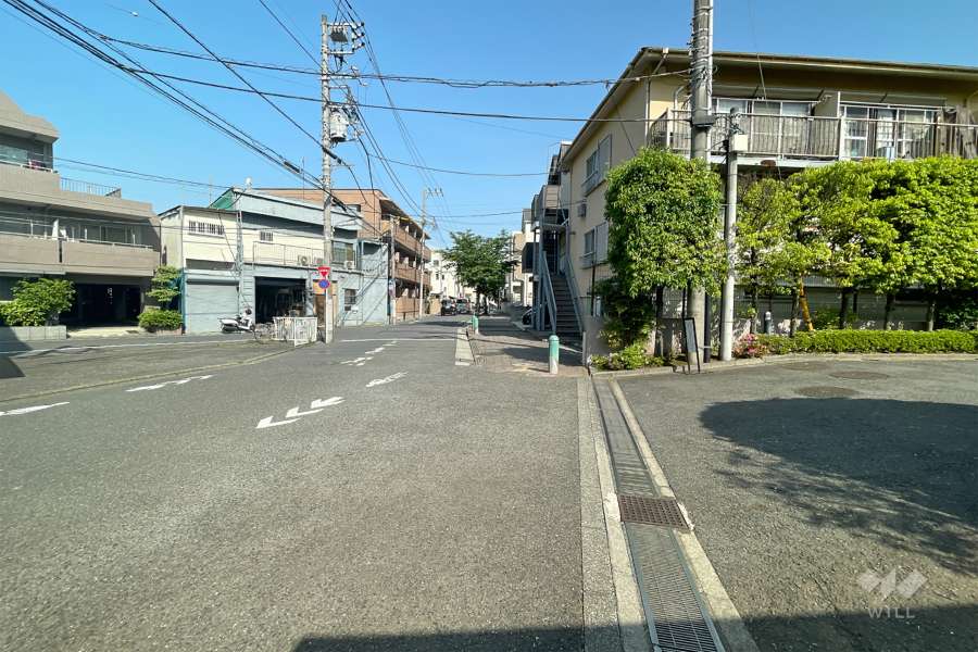 敷地南西側の前面道路