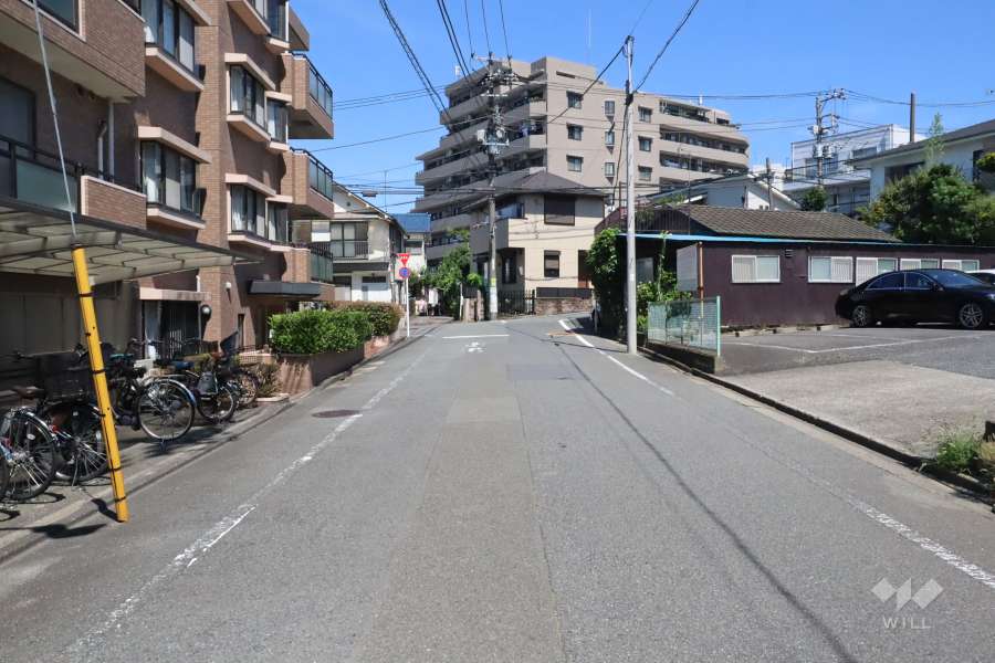 敷地北東側の前面道路