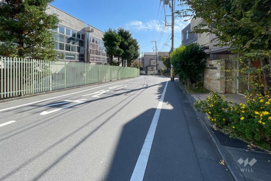 敷地東側の前面道路