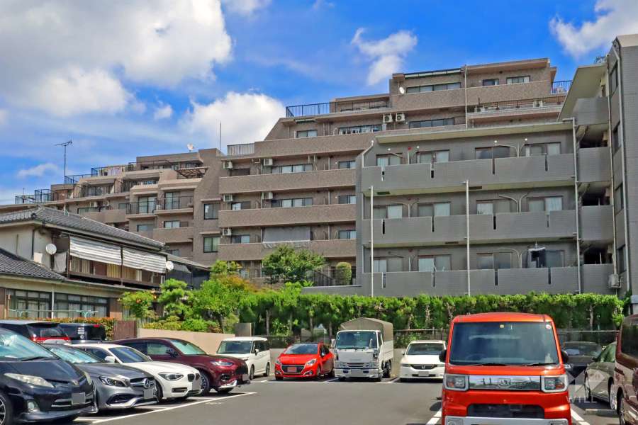 レクセルマンション西馬込の外観（西側から）