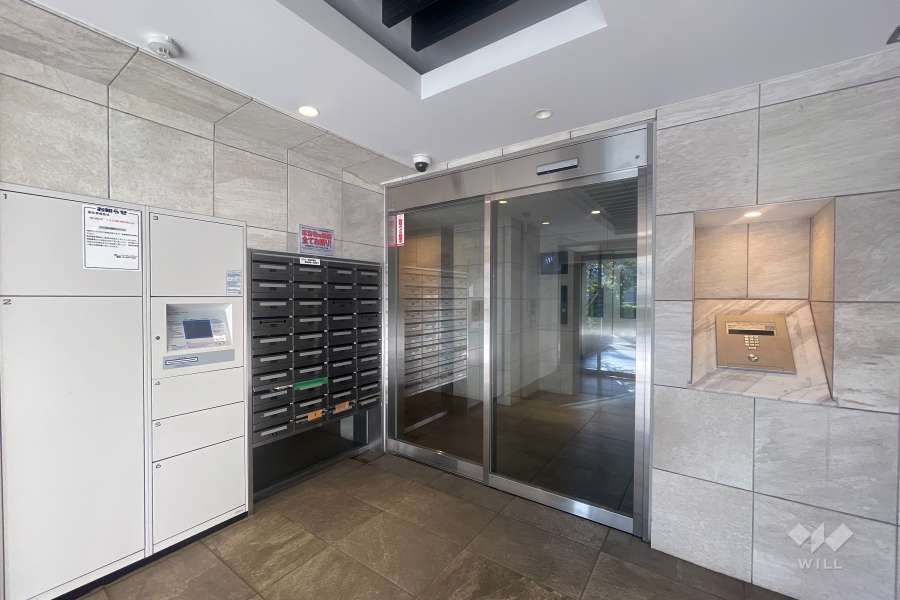 エントランスはオートロック付きです。