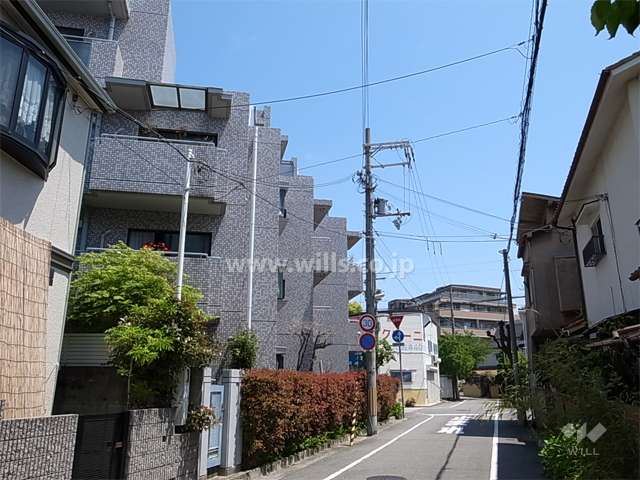 敷地南東側の前面道路