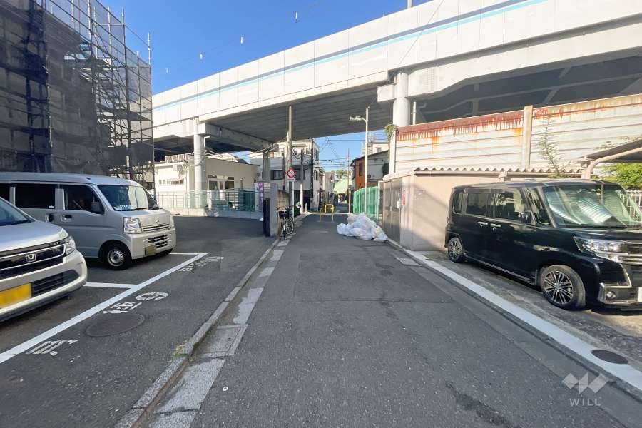 敷地南側の前面道路