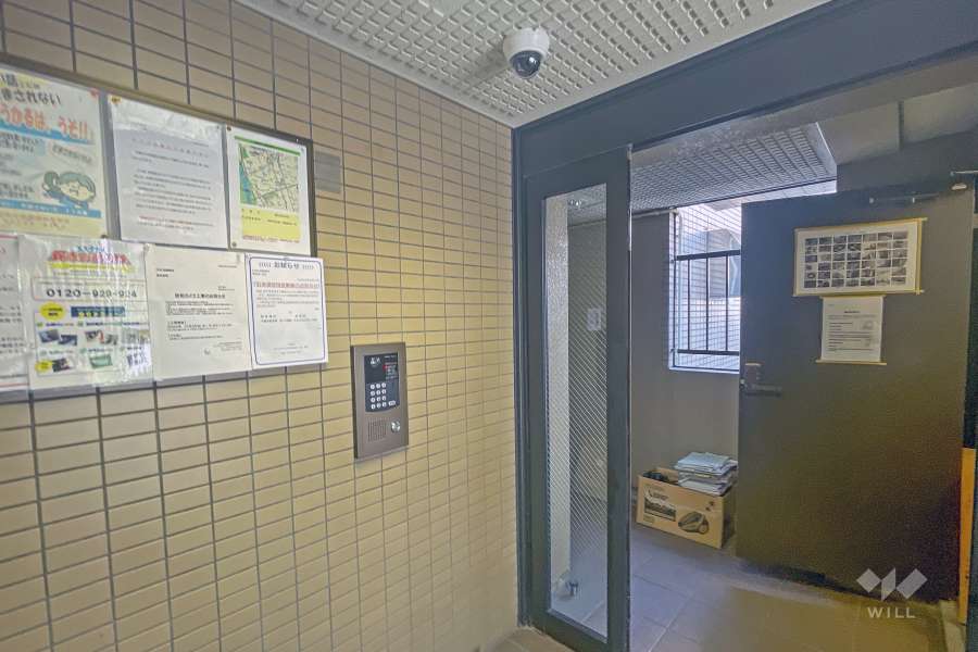 エントランスはオートロック付きです。