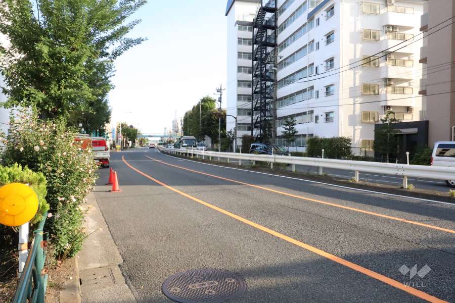 敷地北東側の前面道路