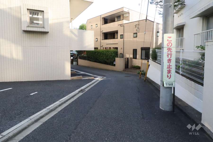 敷地北西側の前面道路