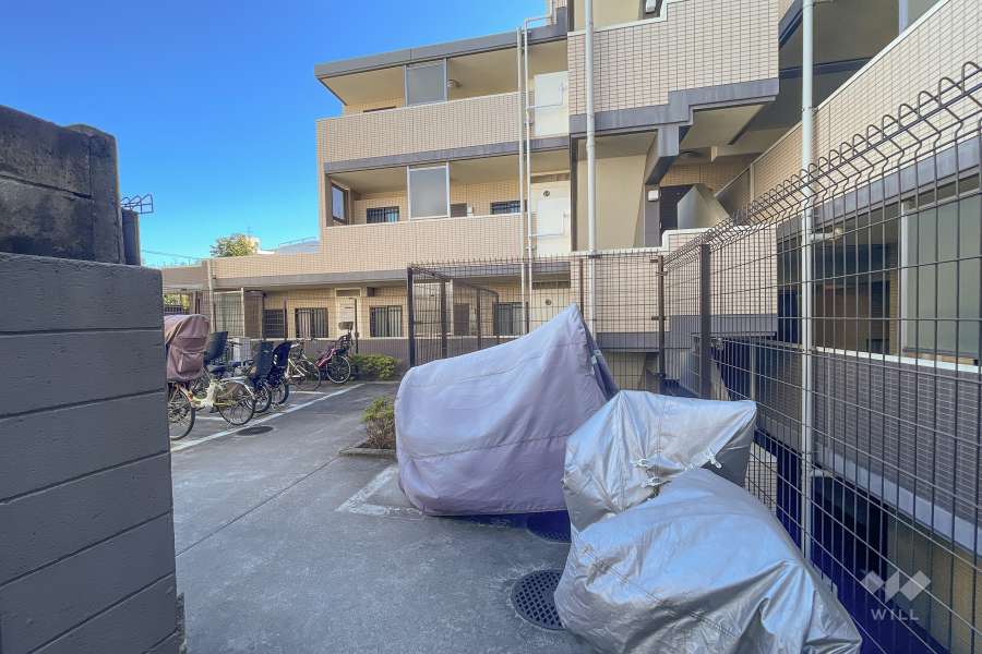 駐輪場とバイク置場