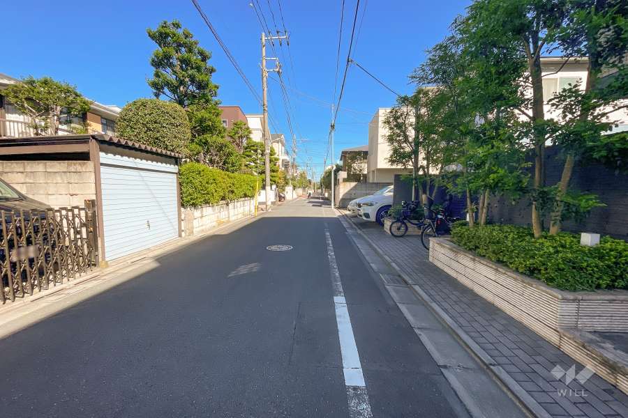 敷地北西側の前面道路