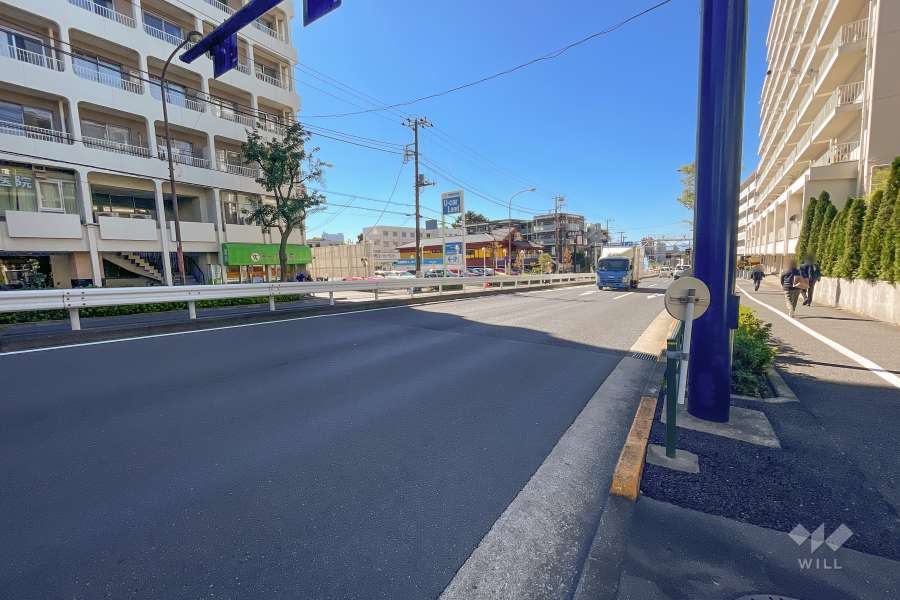 敷地南側の前面道路