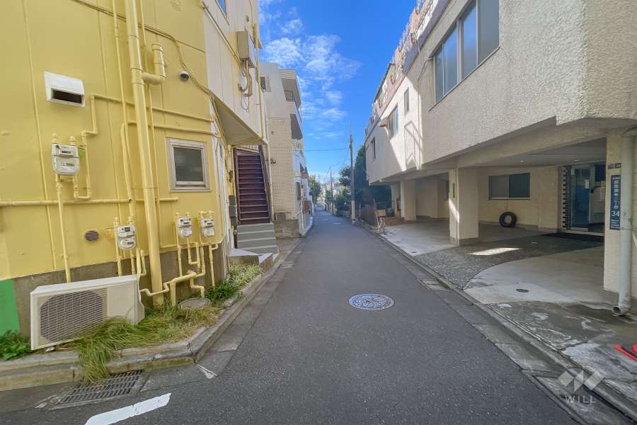 敷地南側の前面道路