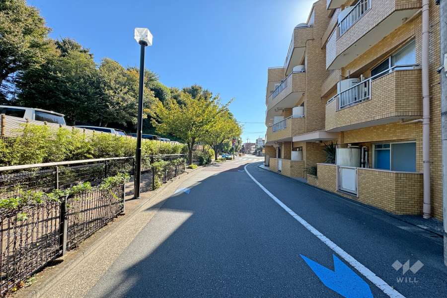 敷地北東側の前面道路