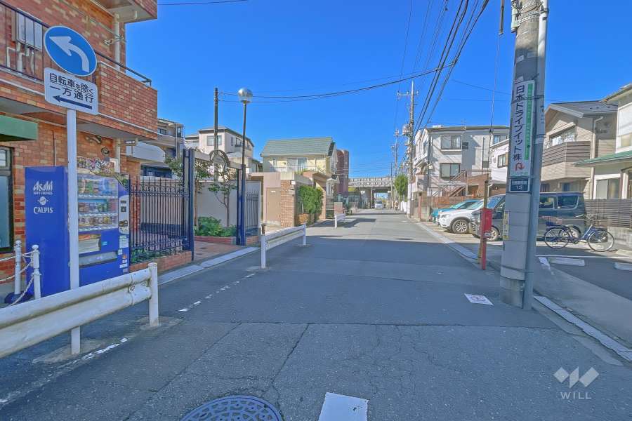 敷地北東側前面道路（南東側から）