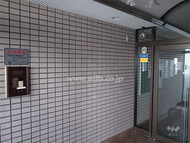 エントランスはオートロック付きです。