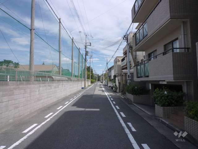 敷地北側の前面道路。
